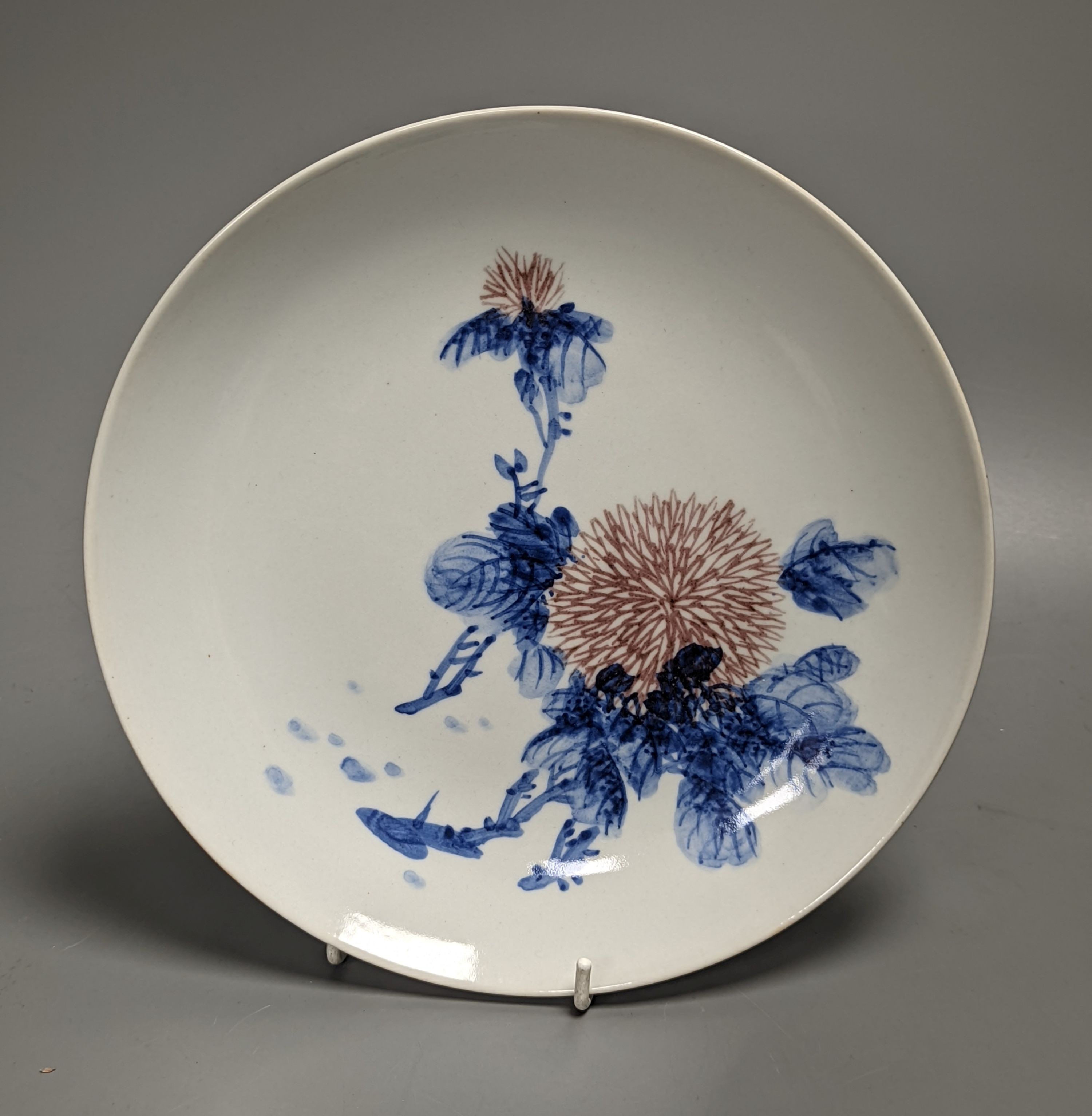 A Chinese floral saucer dish, diameter 23cm